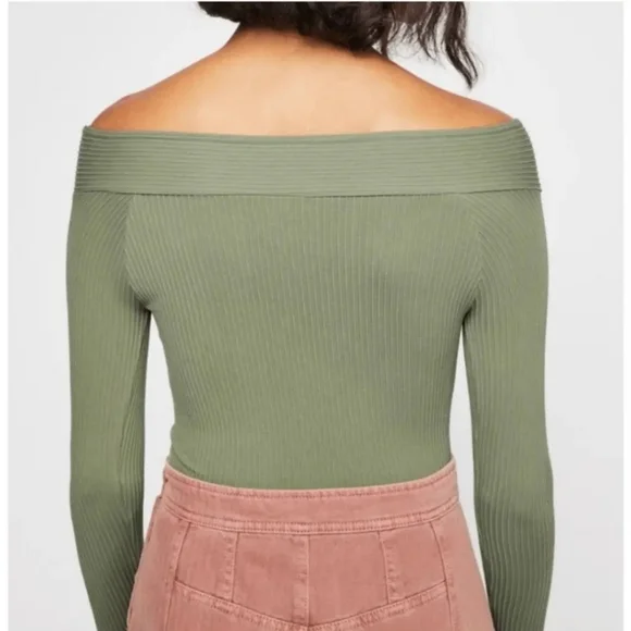 Intimately Free People Find Me Cut Out Off Shoulder Ribbed Top green size M / L - Picture 2 of 8